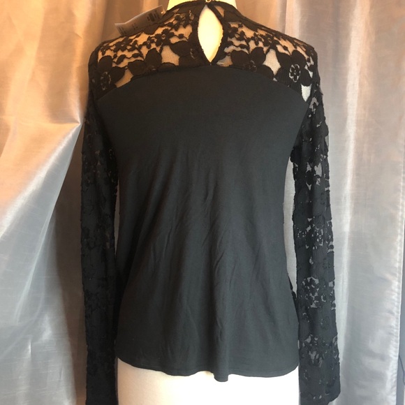Hollister laced lined top. Size medium - Picture 6 of 10